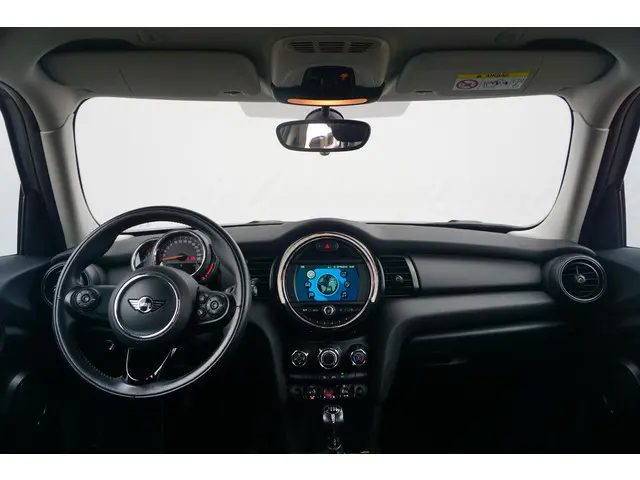MINI 5-Deurs 1.5 One First 2018 Benzine 9