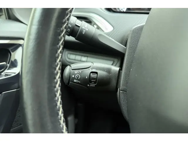 Peugeot 208 1.2 PureTech Allure 2018 Benzine 19