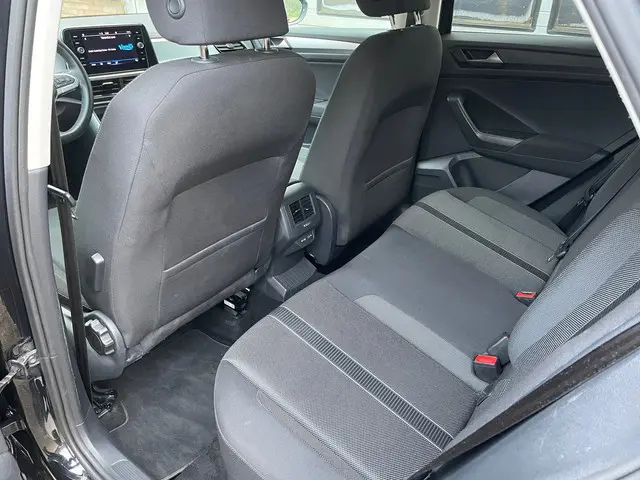 Volkswagen T-Roc 1.5 TSI Style Automaat 2023 Benzine 9