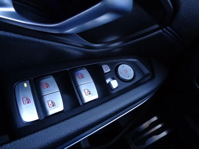 BMW 3 Serie 330i High Executive 2020 Benzine 8