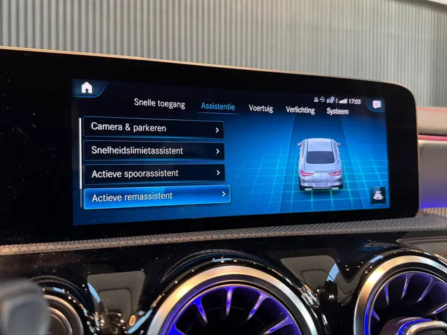 Mercedes-Benz CLA 180 AMG Camera Sfeer 2020 Benzine 35