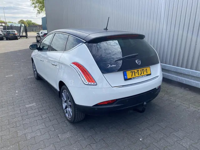 Lancia Delta 1.4 M.air Silver 2012 Benzine 16