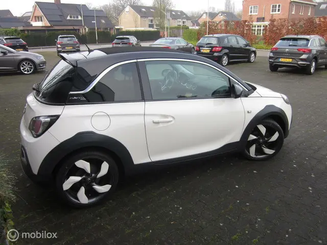 Opel ADAM 1.0 Turbo Rocks Favourite 2015 Benzine 4