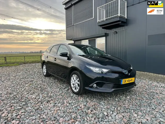 Toyota Auris 1.8 Hybrid Dynamic Go 2018 Hybride Benzine