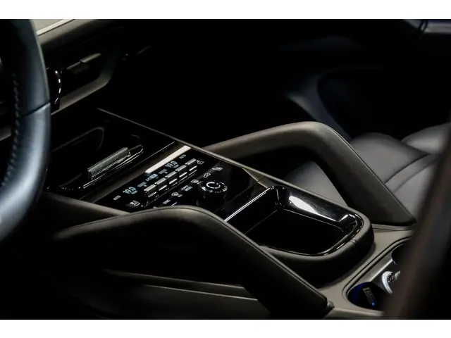 Porsche Cayenne Coupé 3.0 E-Hybrid 2024 Hybride Benzine 29