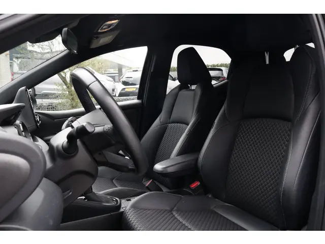 Toyota Yaris 1.5 Hybrid Executive 2021 Hybride Benzine 12