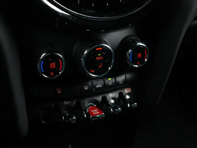 MINI 5-Deurs Cooper 2022 Benzine 15