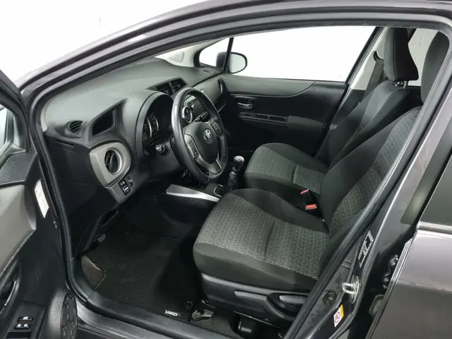 Toyota Yaris 1.3 VVT-i Style / Trekhaak / Airco 2013 Benzine 9