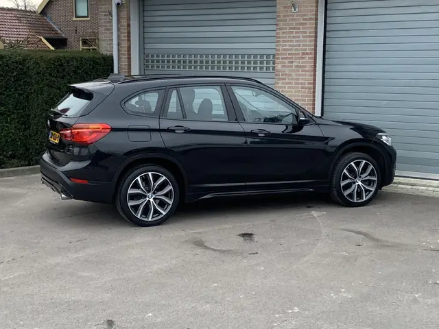 BMW X1 sDrive20i Orange Edition II 2018 Benzine 6