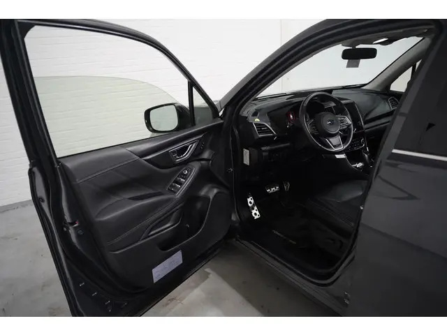 Subaru Forester 2.0i e-BOXER First Edition 2021 Benzine 25