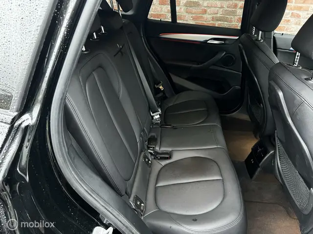 BMW X1 sDrive18i High Executive 2021 Benzine 13