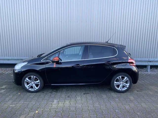 Peugeot 208 1.2 e-VTi Roland Garros 2014 Benzine 9