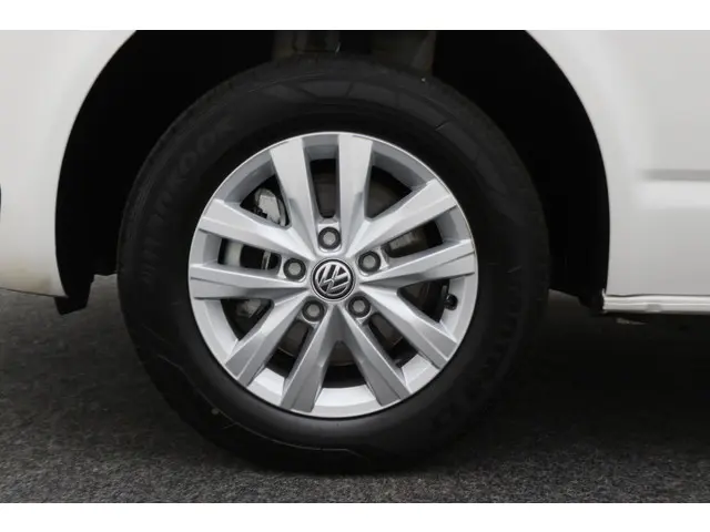 Volkswagen Transporter 2.0 TDI DSG L1H1 2022 Diesel 25