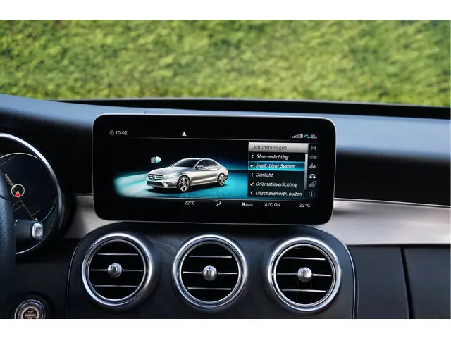 Mercedes-Benz C-Klasse C 180 AMG line 2020 Benzine 38