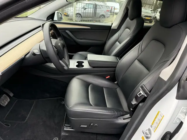 Tesla Model Y Performance AWD 75 kWh 2022 Elektrisch 6