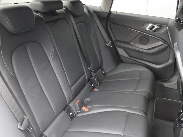 BMW 2 Serie Gran Coupé 218i High Executive 2020 Benzine 23