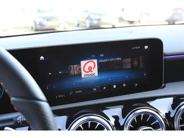 Mercedes-Benz A-Klasse 250 e AMG 2020 Hybride Benzine 21