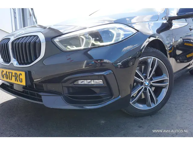 BMW 1 Serie 118i Executive Edition 2019 Benzine 12