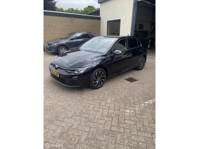 Volkswagen Golf 1.0 eTSI Life Business 2023 Benzine 3