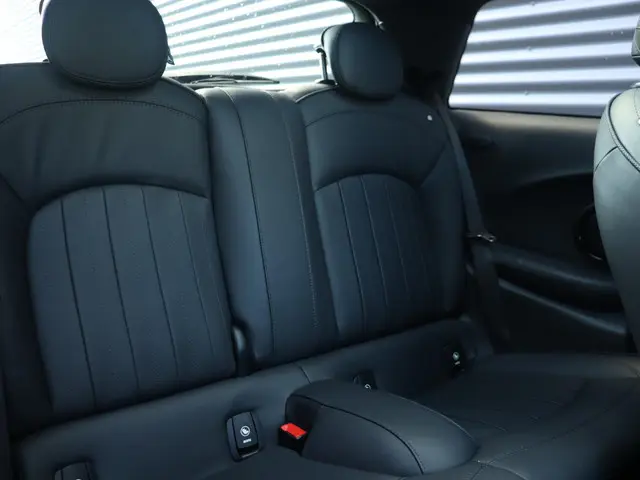 MINI 3-Deurs Cooper 2019 Benzine 11