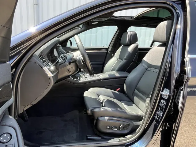 BMW 5 Serie Touring 520i High Executive 2015 Benzine 21
