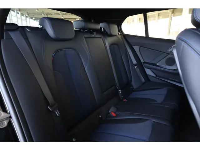 BMW 1 Serie 118i 2024 Benzine 9