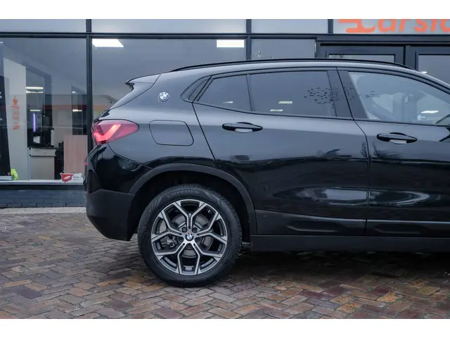BMW X2 SDrive18i High Executive|Navi|Camera|18'' 2023 Benzine 7