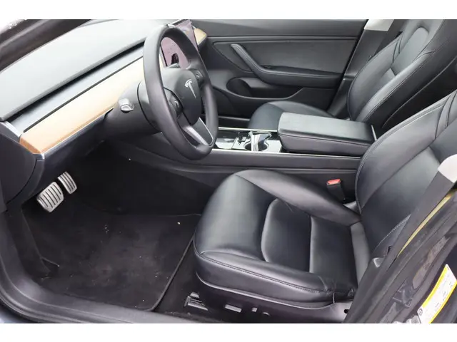 Tesla Model 3 Performance AWD 75 kWh 2019 Elektrisch 19