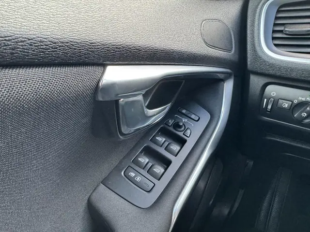 Volvo V40 1.5 T2 R-Design AUTOMAAT!! 2016 Benzine 14