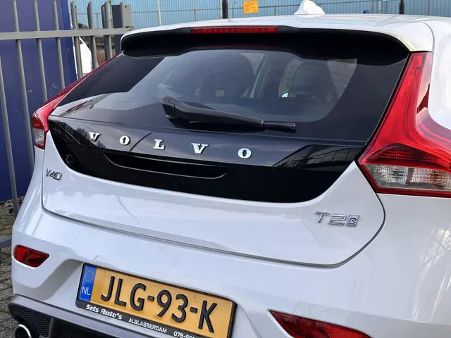 Volvo V40 2.0 T2 R-Design 2016 Benzine 12