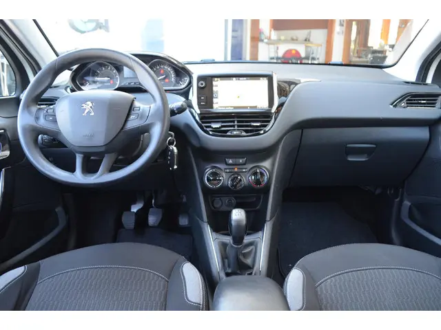 Peugeot 208 1.2 PureTech Blue Lion 2016 Benzine 9