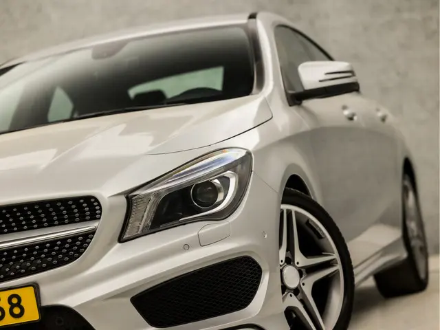 Mercedes-Benz CLA 180 AMG Edition 1 2014 Benzine 16