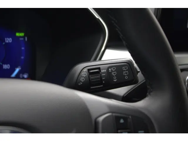 Ford Kuga 2.5 FHEV Titanium 2023 Hybride Benzine 27