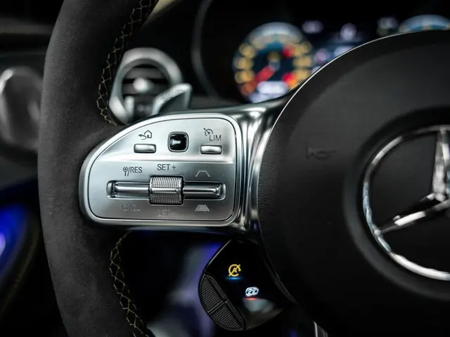 Mercedes-Benz C-Klasse Cabrio AMG 63 S 2022 Benzine 36