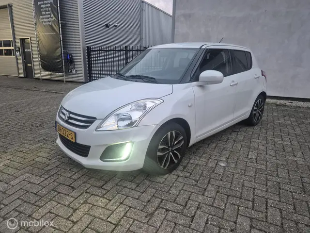 Suzuki Swift 1.2 Exclusive EASSS 2015 Benzine