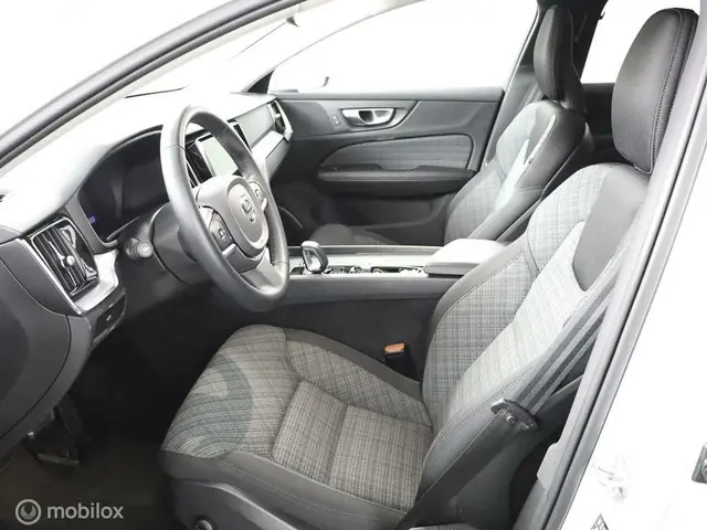 Volvo V60 2.0 B3 Essential| Camera | Trekhaak 2023 Benzine 64