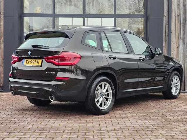 BMW X3 xDrive20i High Executive 2018 Benzine 4