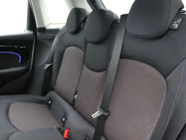 MINI 5-Deurs Cooper 2024 Benzine 20