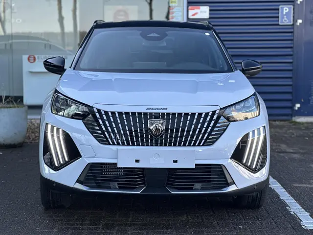 Peugeot 2008 1.2 Hybrid 145 GT 2026 Hybride Benzine 5