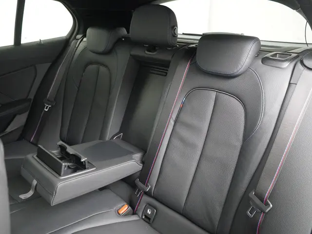 BMW 1 Serie 118i 2024 Benzine 14
