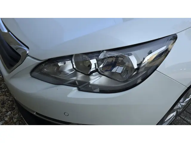 Peugeot 308 SW 1.2 PureTech Blue Lion 2017 Benzine 10