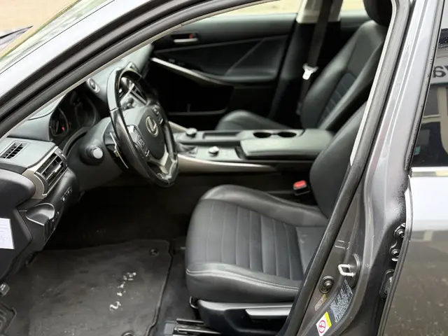 Lexus IS 300h Hybrid Business Line 2017 Hybride Benzine 8