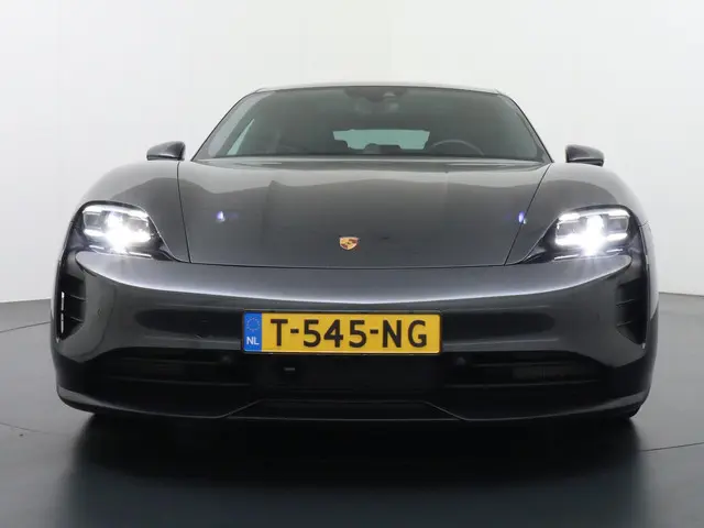 Porsche Taycan 3