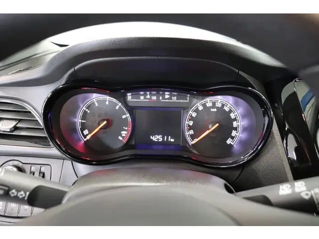 Opel KARL 1.0 Rocks Online Edition 2018 Benzine 12