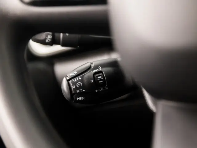 Citroën C3 1.2 PureTech Shine Sport 2018 Benzine 16