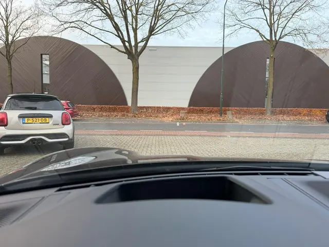 Porsche Taycan Performance 84 kWh 2023 Elektrisch 24