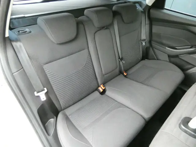 Ford Focus Wagon HELAAS VERKOCHT!!! 2017 Benzine 28