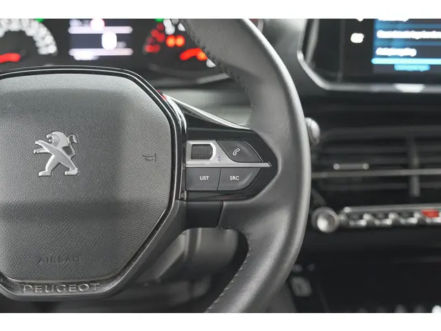 Peugeot 208 PureTech 100 Allure 2022 Benzine 27