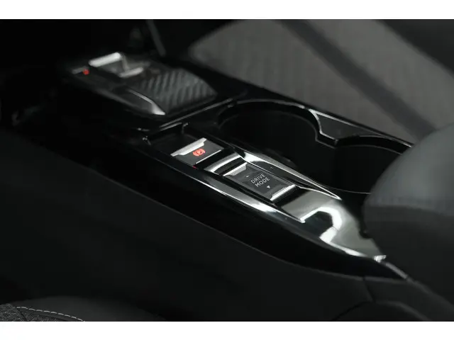 Peugeot 2008 PureTech 130 EAT8 Allure 2024 Benzine 41