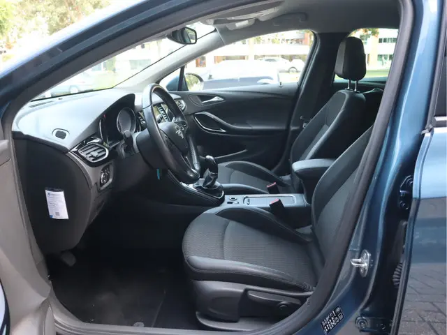 Opel Astra 1.4 150 PK Innovation 2017 Benzine 23